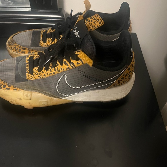 Nike Women's Black and Yellow Leopard Athletic Shoes - Picture 3 of 8